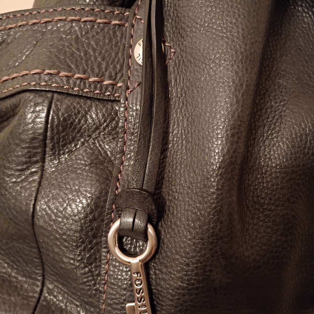 Fossil Chic Black Leather Drawstring Shoulder Bag - Picture 3 of 7